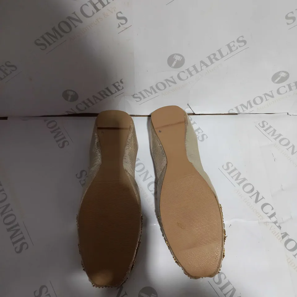BOXED PAIR OF GOLDEN SANDALS SIZE 4
