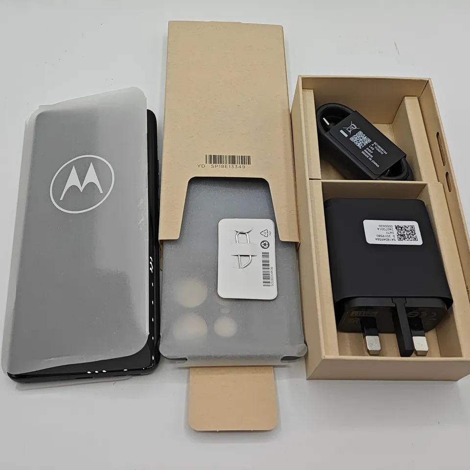 BOXED MOTOROLA EDGE 50 PRO 12+512GB IN BLACK - MC241