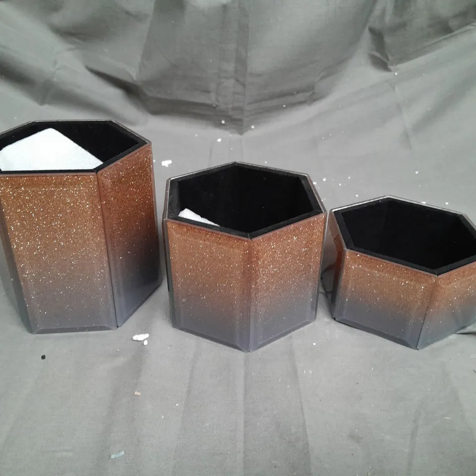 JM BY JULIEN MACDONALD SET OF 3 OMBRE GLITTER POTS