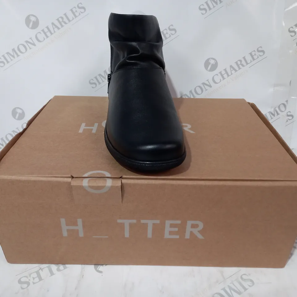 BOXED PAIR OF HOTTER MURMUR SHOES IN BLACK UK SIZE 6