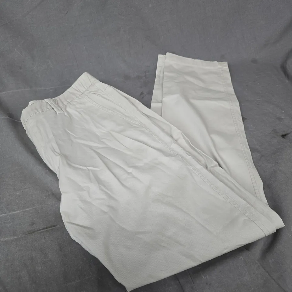 UNDER ARMOUR MEN'S CHINO TAPER PANT – UK 32, BEIGE