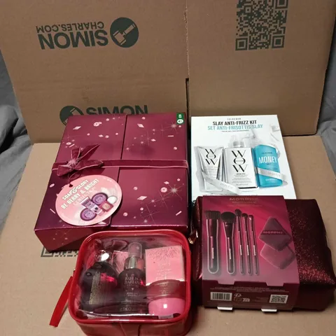 BOX OF APPROXIMATELY 18 ASSORTED COSMETIC ITEMS/BOX SETS TO INCLUDE SOAP AND GLORY, COLOR WOW, MORPHE REBELLIOUS, BAYLIS AND HARDING ETC