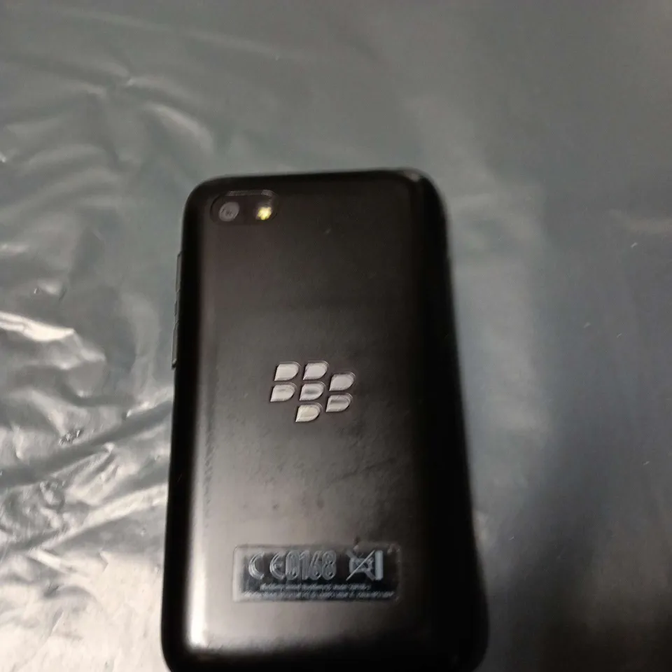 BLACKBERRY SMARTPHONE WITH QWERTY KEYBOARD 