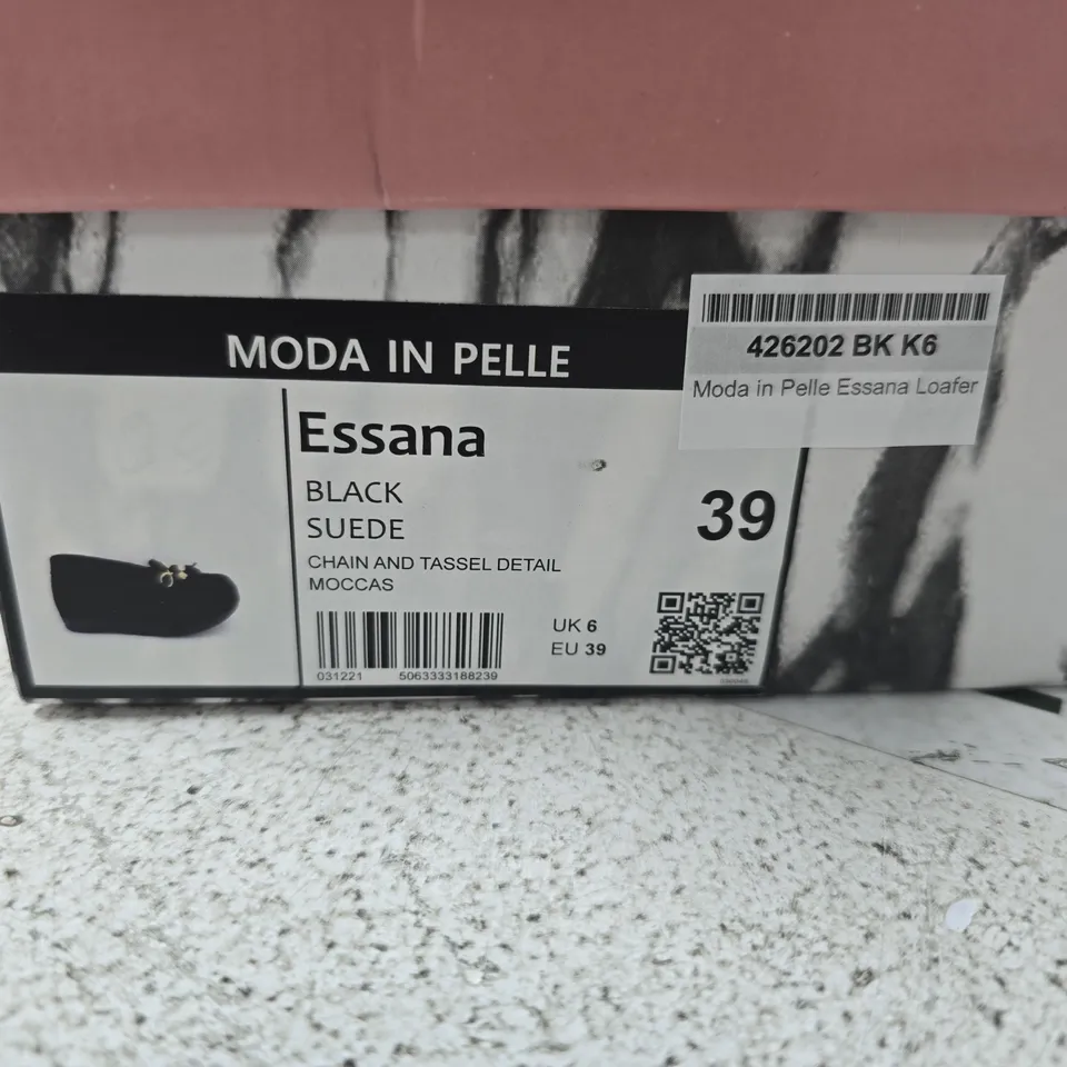 MODA IN PELLE ESSANA BLACK SUEDE CHAIN & TASSEL MOCCASINS – UK 6 (EU 39)