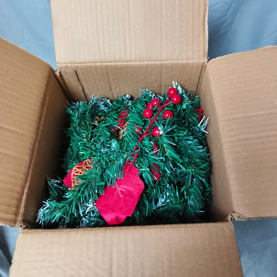 FESTIVE CHRISTMAS DECORATION WITH BERRIES, ADDITIONAL LED LIGHTS