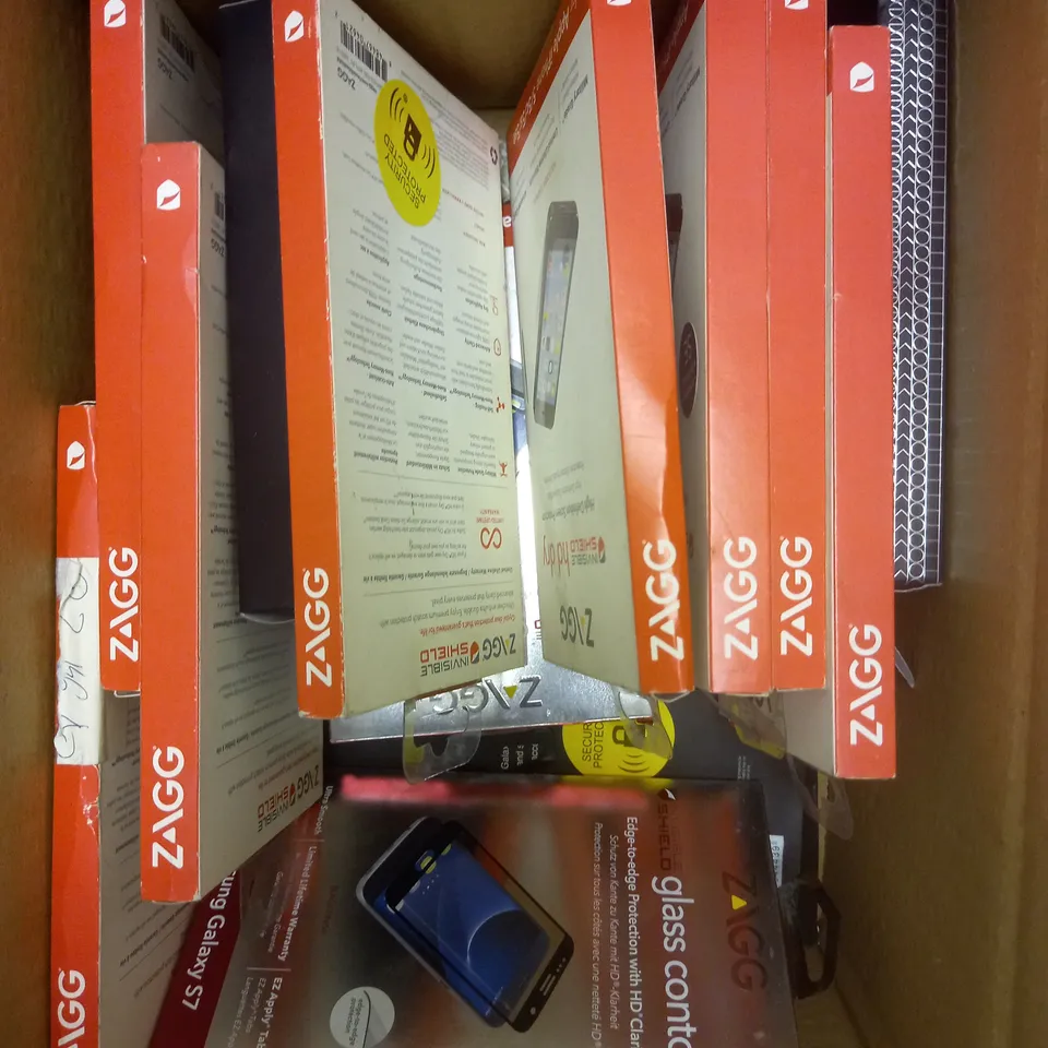 BOX OF APPROXIMATELY 15 ASSORTED COMPUTER & SMARTPHONE ACCESSORIES TO INCLUDE CASES, CHARGING CABLES, AUDIO CABLES ETC