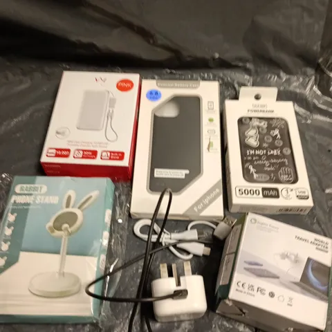 APPROXIMATELY 15 ASSORTED SMARTPHONE ACCESSORIES TO INCLUDE CHARGING CABLES, POWERBANKS, PHONE CASES ETC 