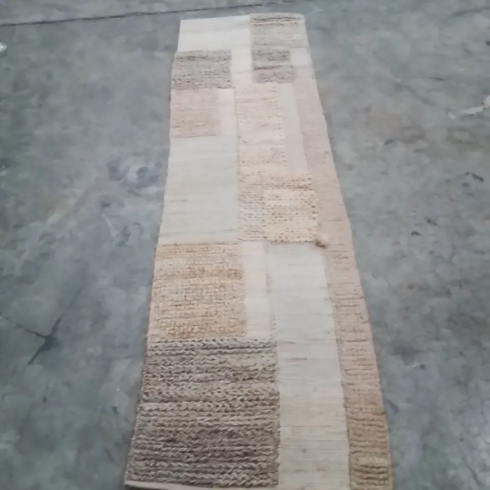 QUALITY DESIGNER AREA RUG - APPROXIMATELY 230X60CM