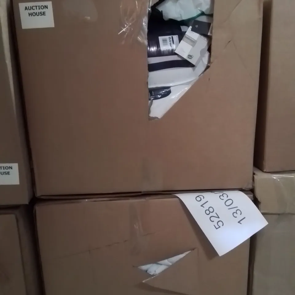 PALLET CONTAINING A LARGE QUANTITY OF BEDDING PRODUCTS TO INCLUDE:DUVETS,PILLOWS,ETC