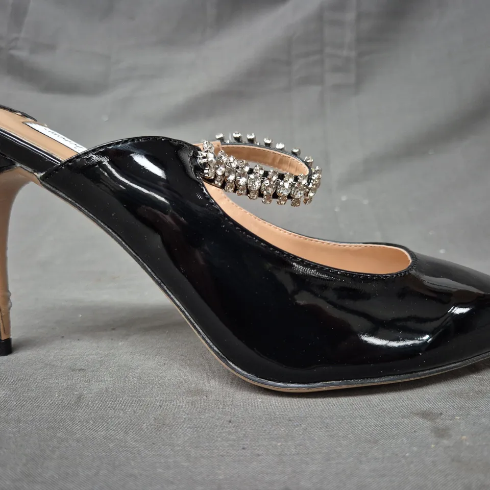 BOXED PAIR OF JIMMY CHOO POINTED TOE HEELED SHOES IN GLOSSY BLACK W. JEWEL EFFECT EU SIZE 38