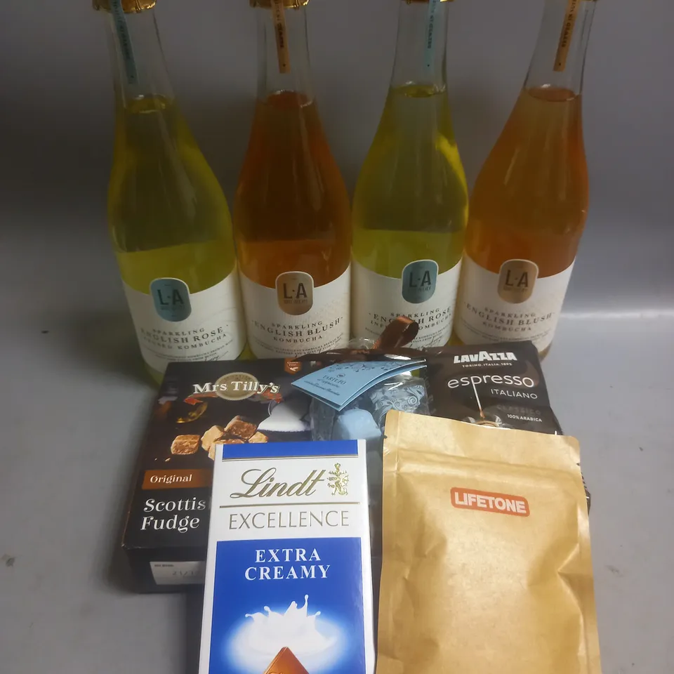 BOX OF APPROX 10 ASSORTED FOOD ITEMS TO INCLUDE - LA BREWERY SPLARKLING ENGLISH ROSE - LAVAZZO GROUND COFFEE - MRS TILLY'S SCOTTISH FUDGE ETC