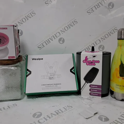 BOX OF APPROXIMATELY 15 ASSORTED ITEMS TO INCLUDE - GREB FREE GENIE - BANKSIDE THERMAL BOTTLE - CHESTMOUNT HARNESS ECT
