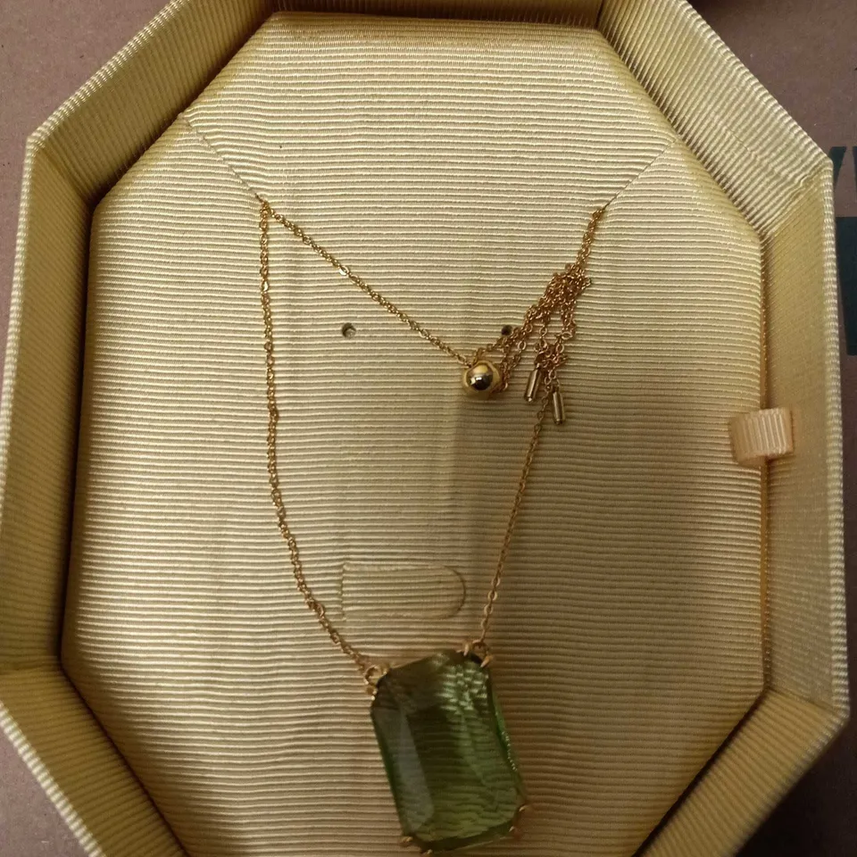 BOXED SWAROVSKI GREEN RECTANGULAR-CUT GEMSTONE PENDANT NECKLACE IN GOLD-TONE SETTING