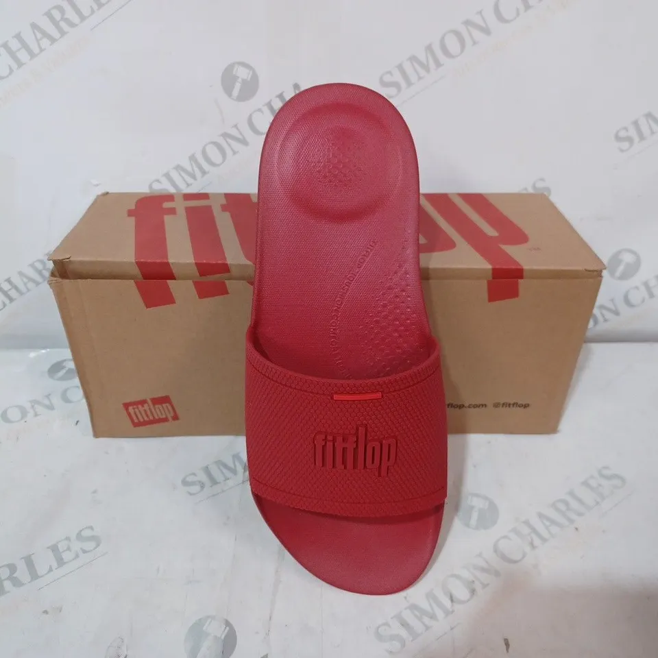 BOXED PAIR OF FITFLOP IQUSHION SLIDES IN SCARLETT RED - SIZE 6