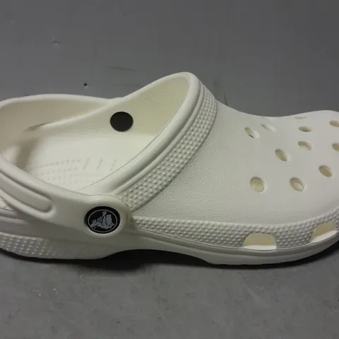 PAIR OF CROCS CLASSIC IN WHITE - UK M4/W5