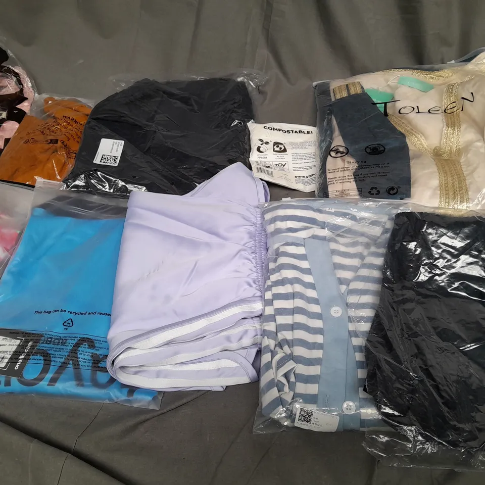 LARGE QAUNTIITY OF ASSORTED CLOTHING ITEMS IN VARIOUS SIZES AND COLORS TO INCLUDE DRESSES, T-SHIRTS AND SOCKS