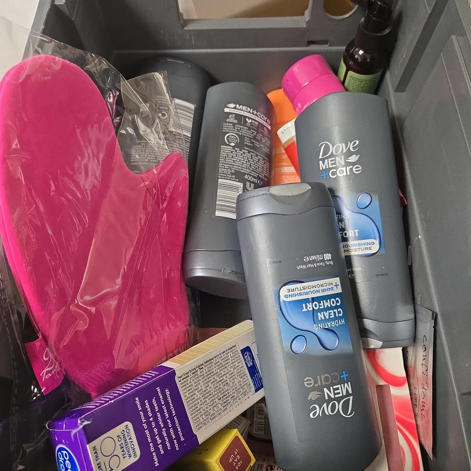 APPROXIMATELY 15 ASSORTED HEALTH & BEAUTY PRODUCTS TO INCLUDE DOVE SHOWER GEL, OLAY DOUBLE ACTION, DOVE SOAP ETC