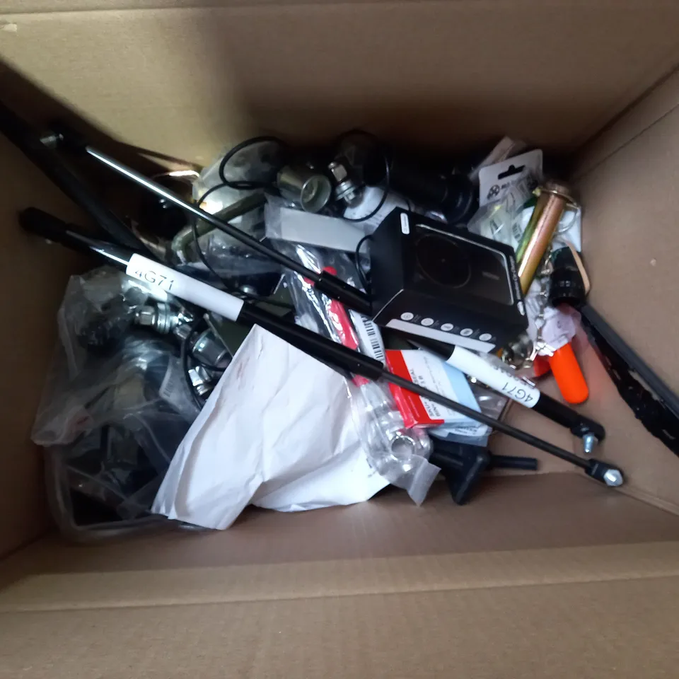 LOT OF ASSORTED ITEMS TO INCLUDE TOUCH UP SET - KYOTO BRAKE PADS - REAR LIGHT / COLLECTION ONLY 