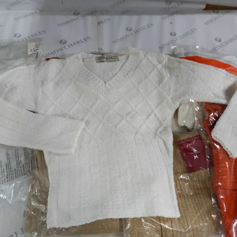 LOT OF 8 ASSORTED BAGGED CLOTHING ITEMS - VARIOUS SIZES