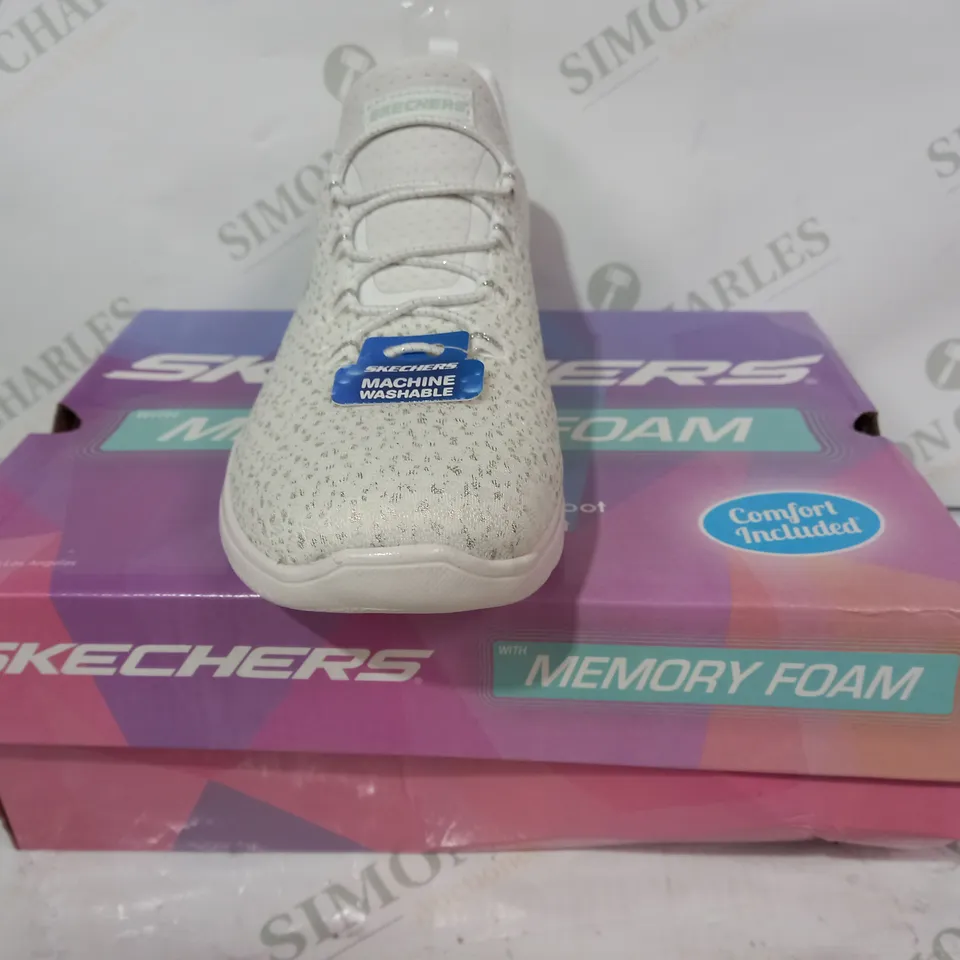 BOXED PAIR OF SKECHERS VEGAN MEORY FOAM TRAINERS IN WHITE UK SIZE 4