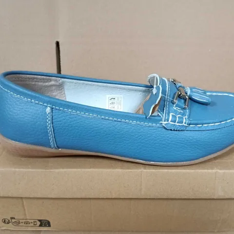 BOXED PAIR OF JO & JOE WOMENS FRENCH BLUE LEATHER LOAFERS - UK SIZE 8