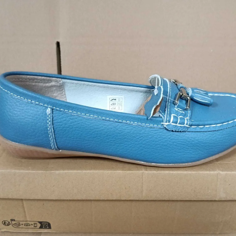 BOXED PAIR OF JO & JOE WOMENS FRENCH BLUE LEATHER LOAFERS - UK SIZE 8