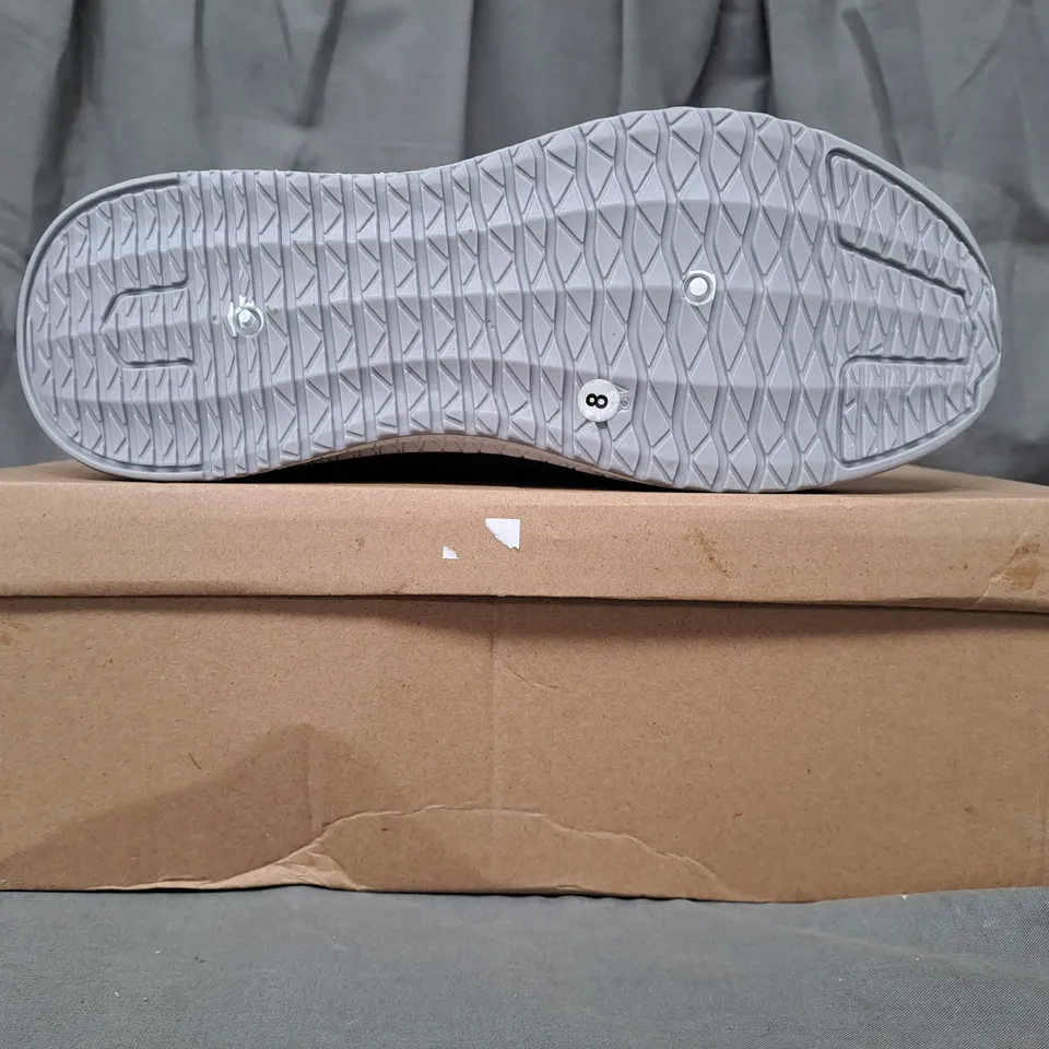 BOXED PAIR OF BXT YOGO FOAM CASUALS KNIT SHOES IN GREY SIZE 8