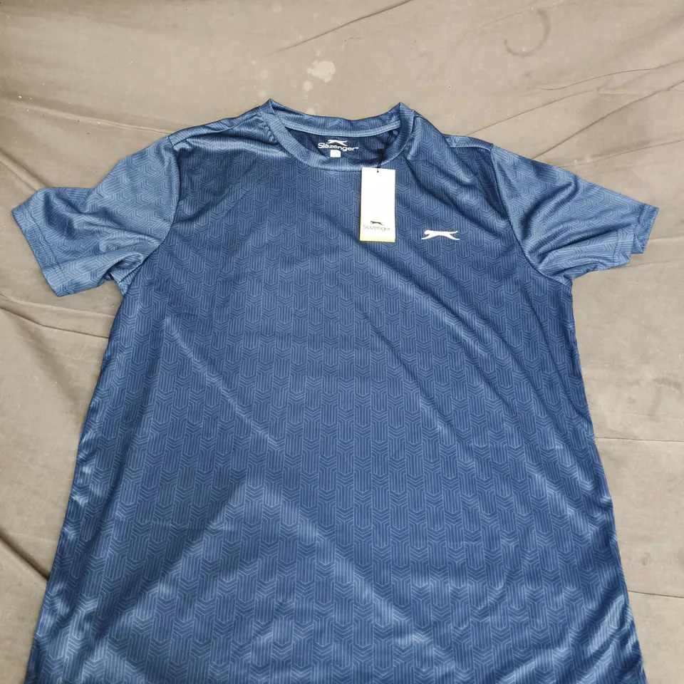 SLAZENGER PATTERNED SPORTS TEE IN NAVY - LARGE