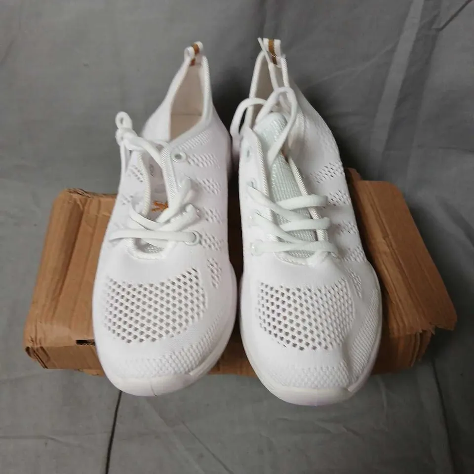 WHITE KNIT SNEAKERS – LIGHTWEIGHT RUNNING SHOES 