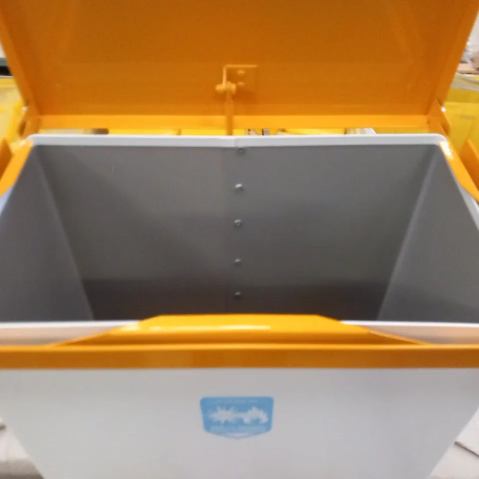 PALLET OF APPROXIMATELY 12 BRAND NEW WYBONE PEDAL BINS