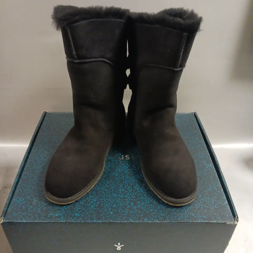 EMU ANDA SHEEPSKIN BOOTS IN BLACK - 7