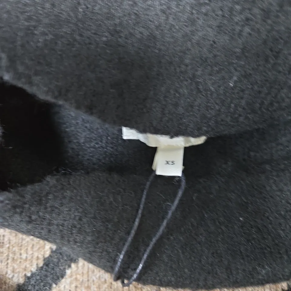 PHASE EIGHT SCARF – BLACK & BEIGE PATTERN (XS)