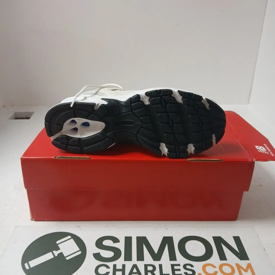 BOXED PAIR OF NEW BALANCE 530 TRAINERS IN WHITE - UK 6