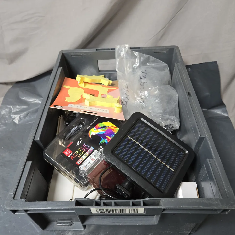 APPROXIMATELY 20 ASSORTED ITEMS TO INCLUDE CLANGERS GREETINGS CARDS, CAT STICKY NOTES, SOLAR SENSOR, SET OF 3 MINI NOTEBOOKS JAPANESE ETC