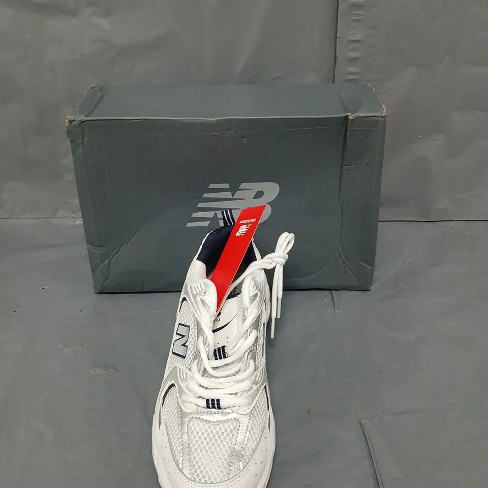 BOXED PAIR OF 530 RUNNING METALIC/NAVY UK 6