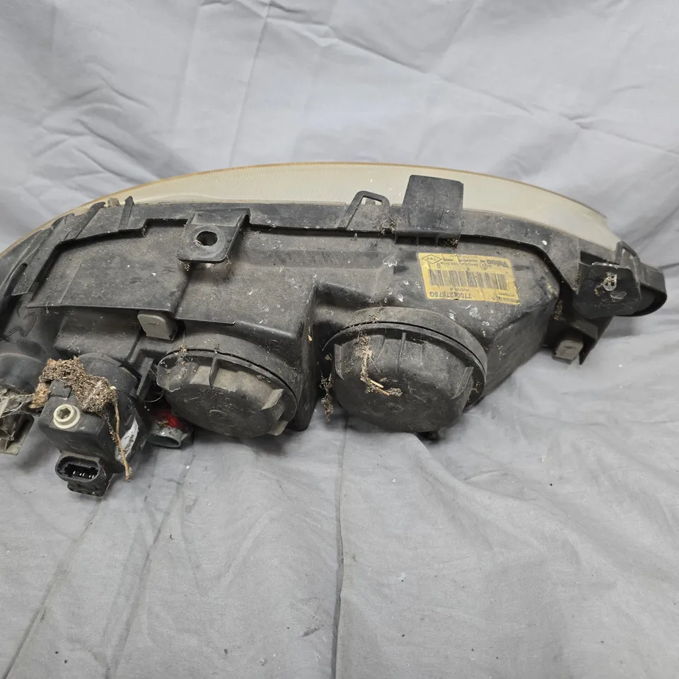 USED CAR HEADLIGHT ASSEMBLY WITH WIRING CONNECTOR FOR RENAULT MEGAN 