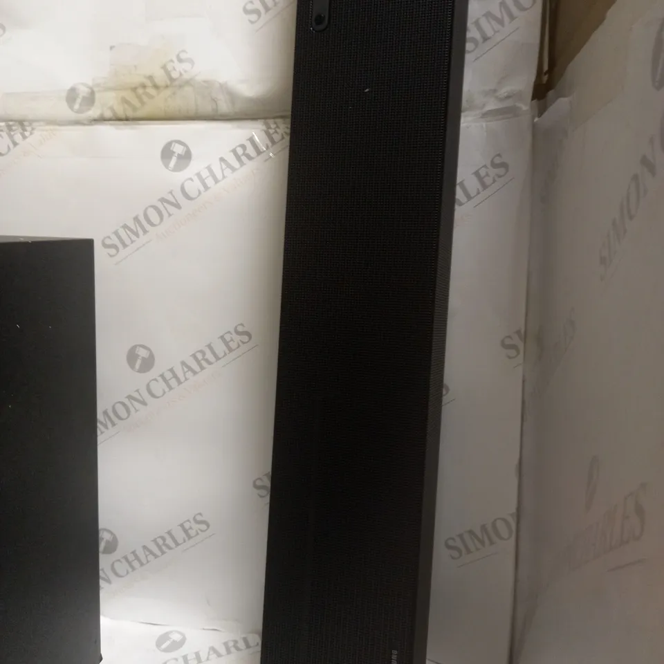 SAMSUNG SOUNDBAR WITH SUBWOOFER IN BLACK 