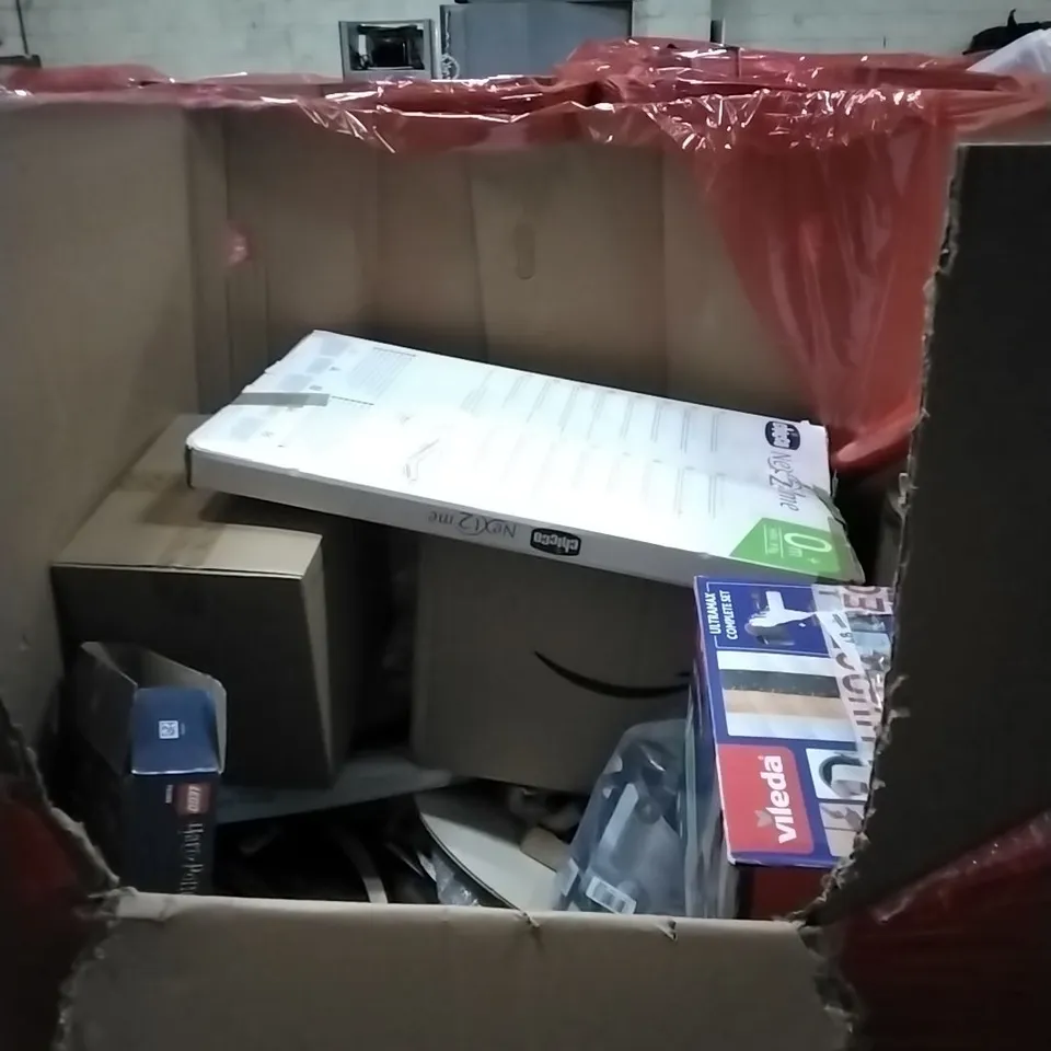 PALLET OF HOUSEHOLD ITEMS TO INCLUDE BADMINTON RACKET, LEGO,TOILET SEAT, HEATED THROW AND OTHER ASSORTED ITEMS...