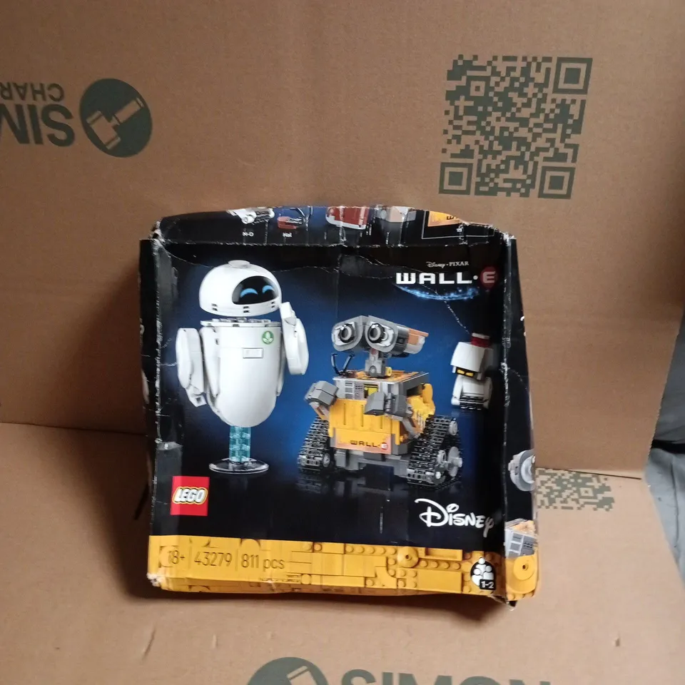 LEGO DISNEY WALL-E BUILDING SET – 811 PIECES (BOXED, DAMAGED PACKAGING)