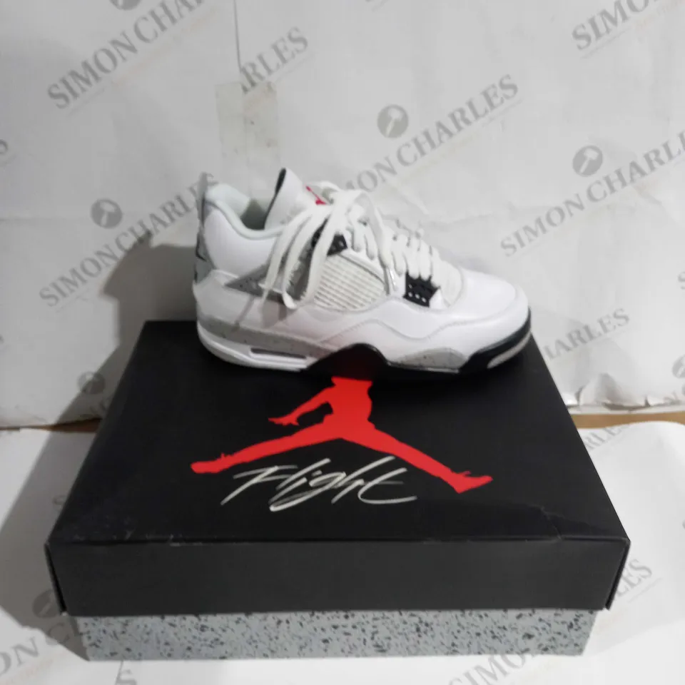 BOXED PAIR OF AIR HORDAN 4 RETRO OG UK 6 GREY/WHITE/BLACK