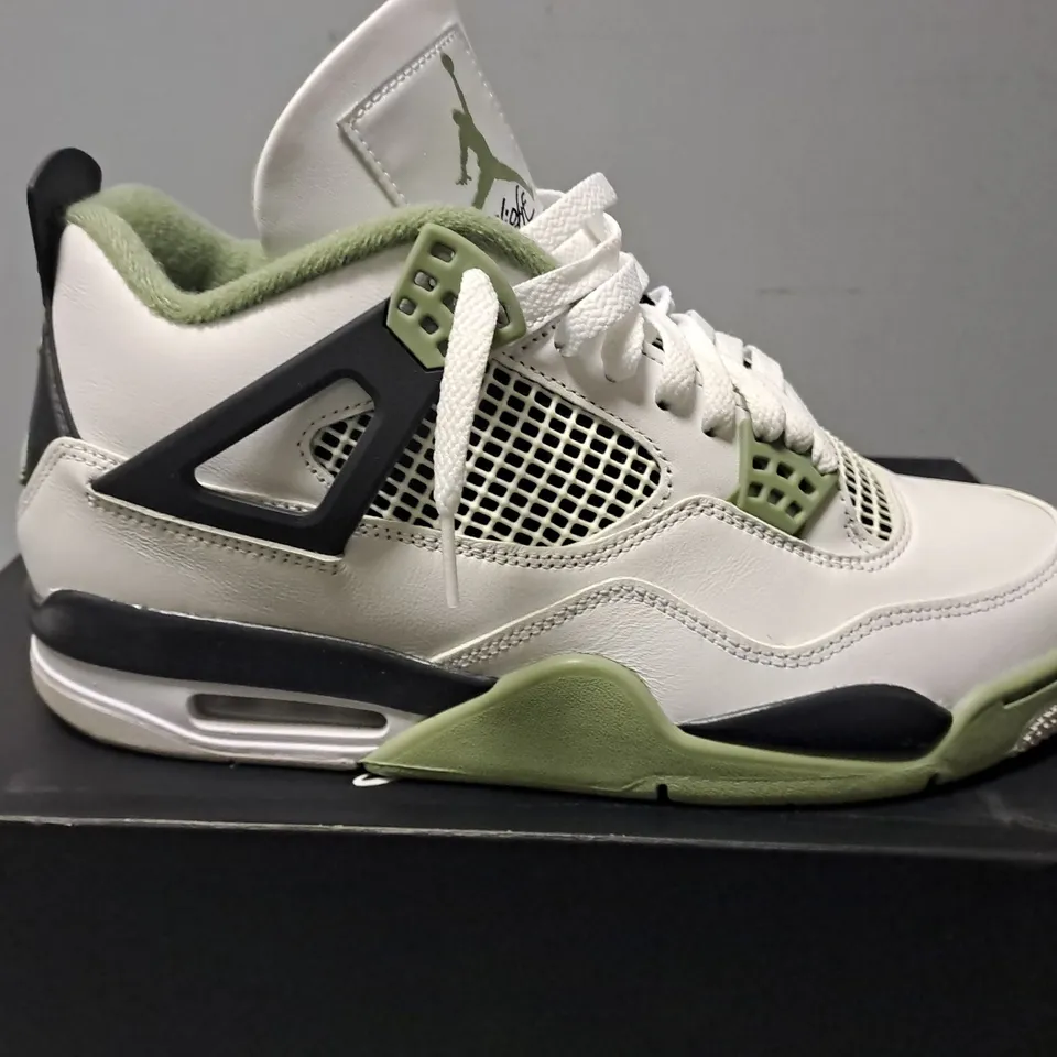 BOXED JORDAN 4 RETRO MID SEAFOAM - UK 9