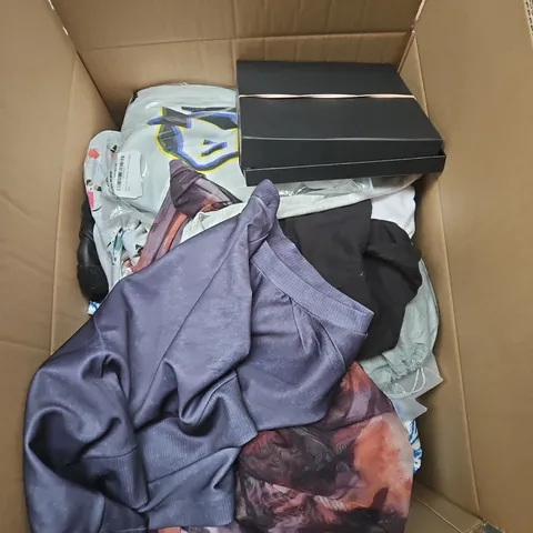 APPROXIMATELY 20 ASSORTED CLOTHING ITEMS IN VARIOUS SIZES, STYLES AND COLOURS