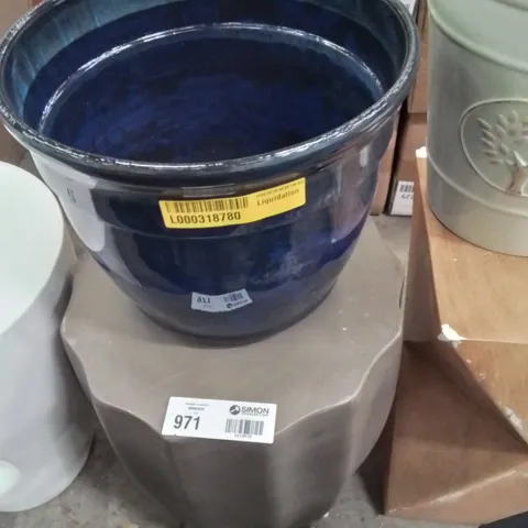PLANT POT 