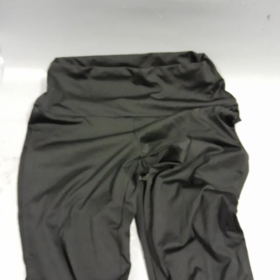 APPROXIMATELY 15 ASSORTED CLOTHING PRODUCTS IN VARIOUS STYLES & SIZES 