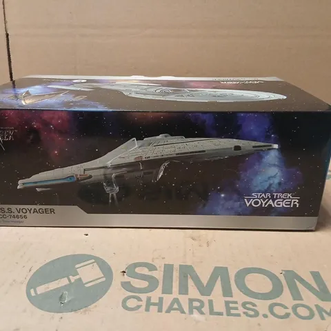 STAR TREK VOYAGER U.S.S. VOYAGER NCC-74656 MODEL SHIP – FANHOME, THE OFFICIAL STARSHIPS COLLECTION, BOXED