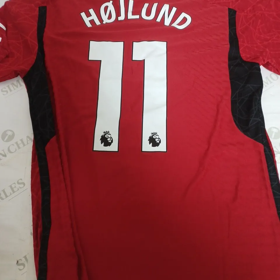 ADIDAS MANCHESTER UNITED FOOTBALL CLUB 2023/2024 SHIRT - MEDIUM