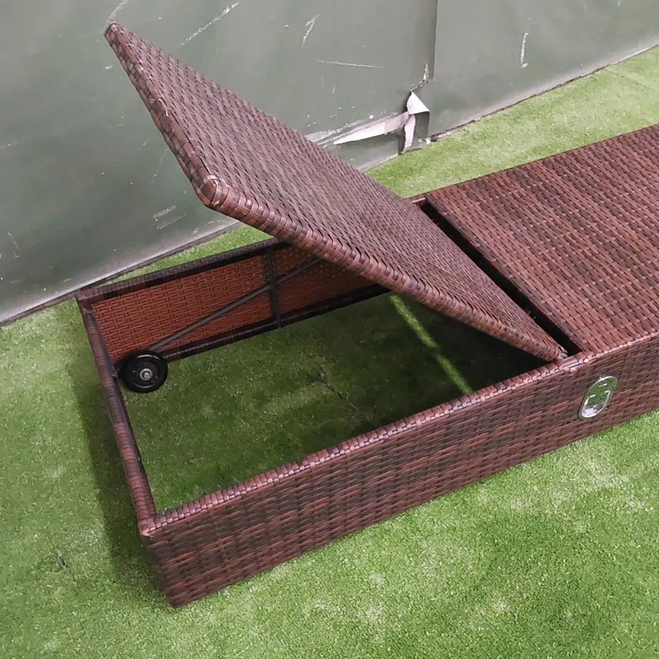 DESIGNER MANUAL ADJUSTABLE SUNLOUNGER IN CHOCOLATE MIX RATTAN