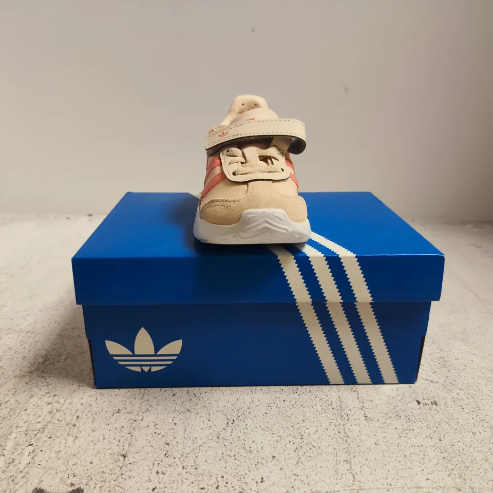 BOXED PAIR OF ADIDAS COUNTRY XLG CF EL INFANT TRAINERS IN CREAM/SALMON SIZE UK 6K
