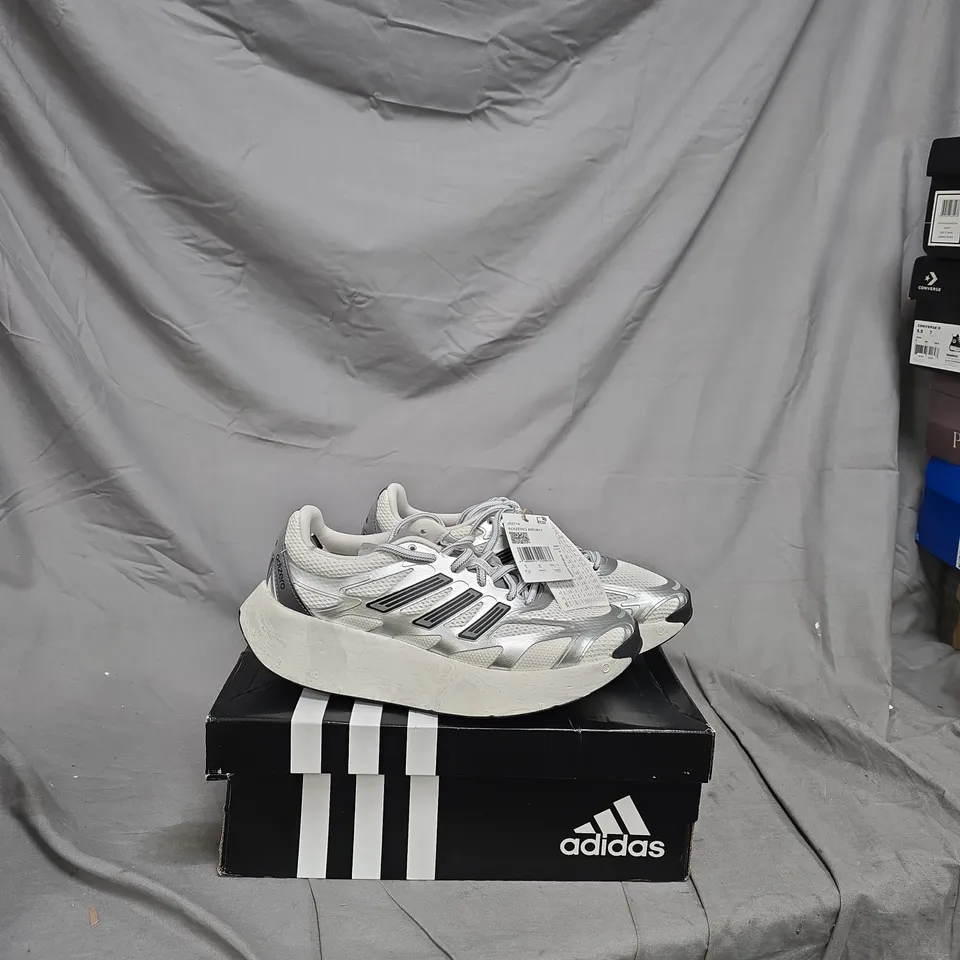 ADIDAS SNEAKERS – WHITE/SILVER WITH THREE STRIPES SIZE 6 