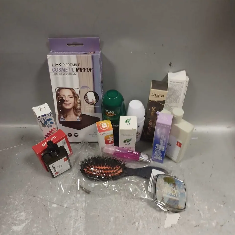 APPROXIMATELY 20 ASSORTED COSMETIC ITEMS TO INCLUDE - LED PORTABLE COSMETIC MIRROR - ERBORIAN MULTI-PERFECTING NIGHT OIL - TROPIC SUN GLAZE BRONZING DROPS - ETC